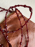 einmalige Handtasche cognac & cherry red pearls