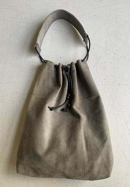 einmalige Handtasche pouch grey metal pearls