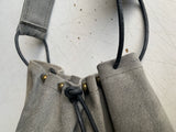 einmalige Handtasche pouch grey metal pearls